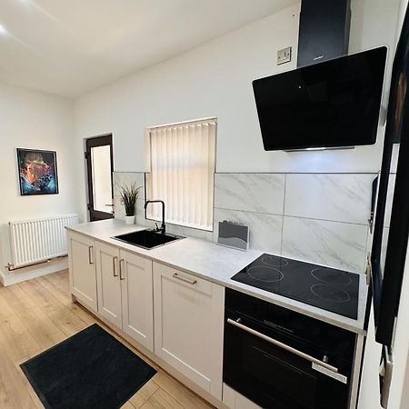 R4 Luxury Studio En-Suite Room In Harborne Lane By Queen Elizabeth Hospital Birmingham Bagian luar foto