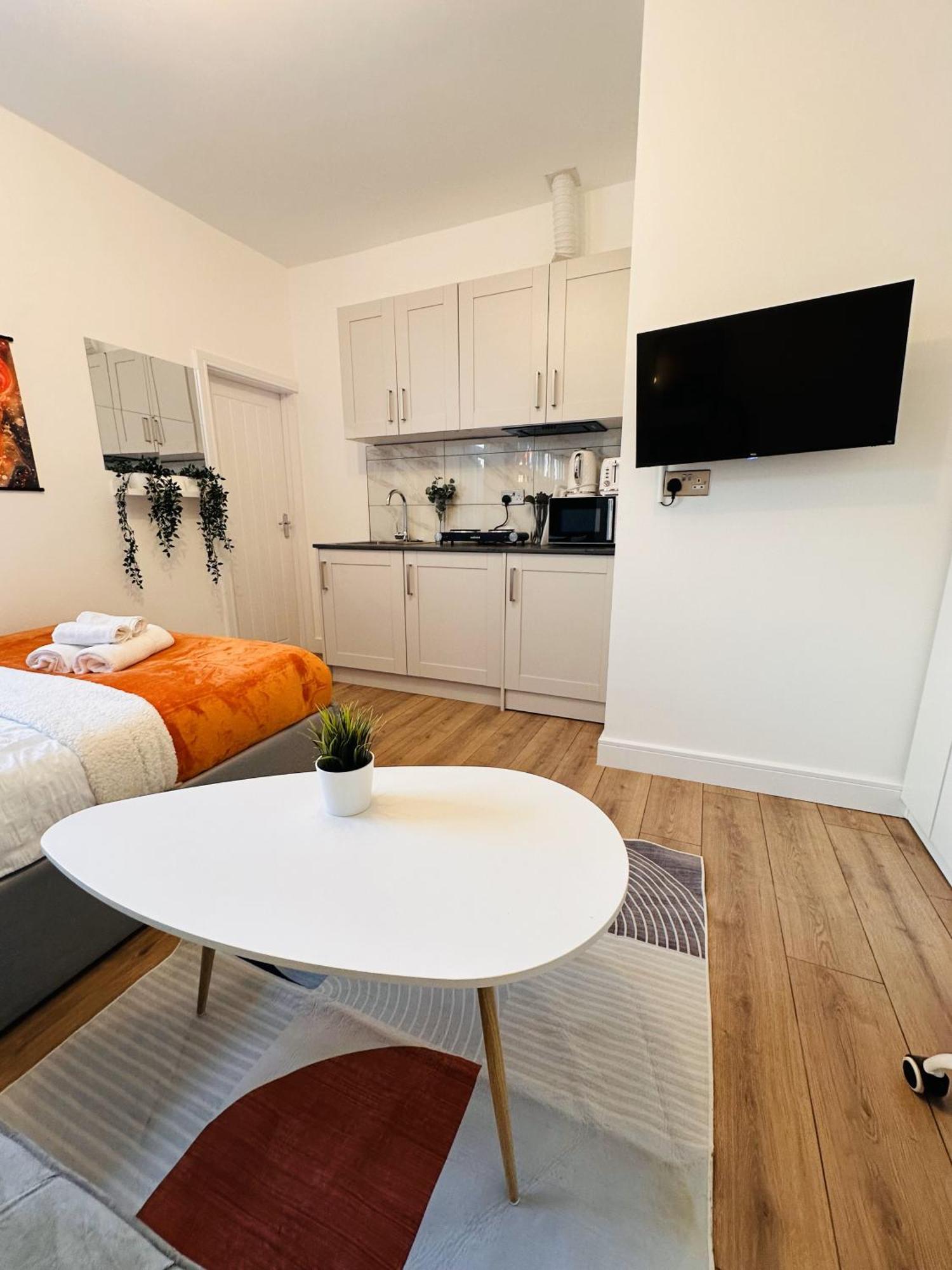 R4 Luxury Studio En-Suite Room In Harborne Lane By Queen Elizabeth Hospital Birmingham Bagian luar foto