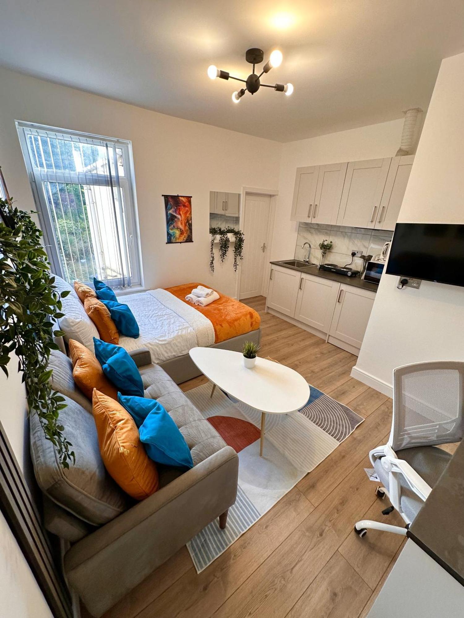 R4 Luxury Studio En-Suite Room In Harborne Lane By Queen Elizabeth Hospital Birmingham Bagian luar foto