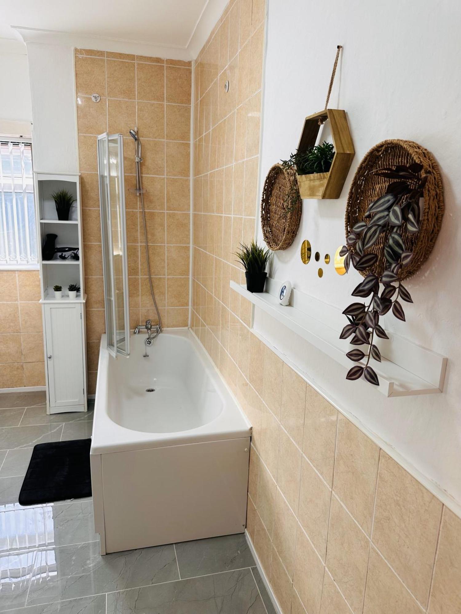R4 Luxury Studio En-Suite Room In Harborne Lane By Queen Elizabeth Hospital Birmingham Bagian luar foto