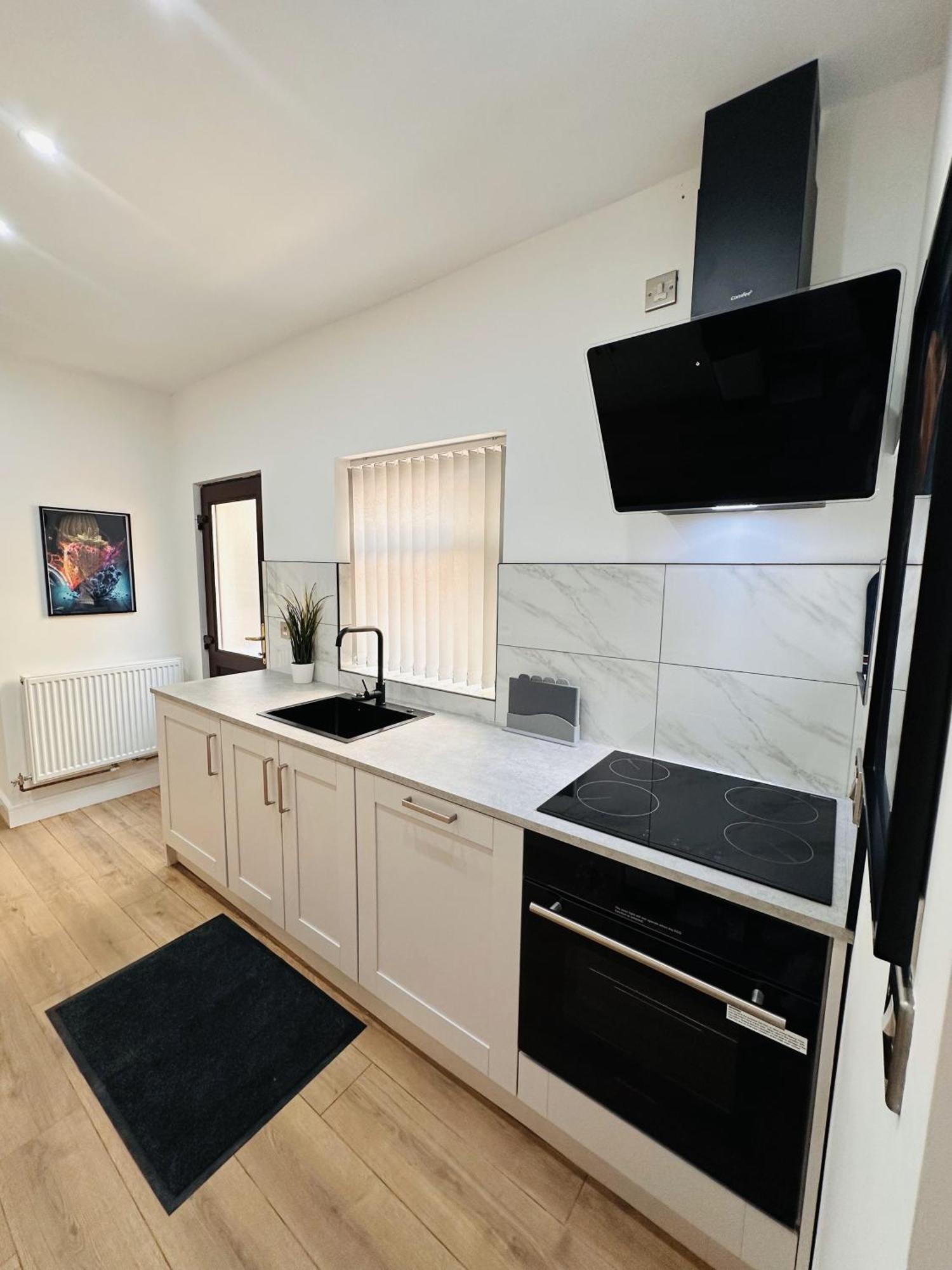 R4 Luxury Studio En-Suite Room In Harborne Lane By Queen Elizabeth Hospital Birmingham Bagian luar foto