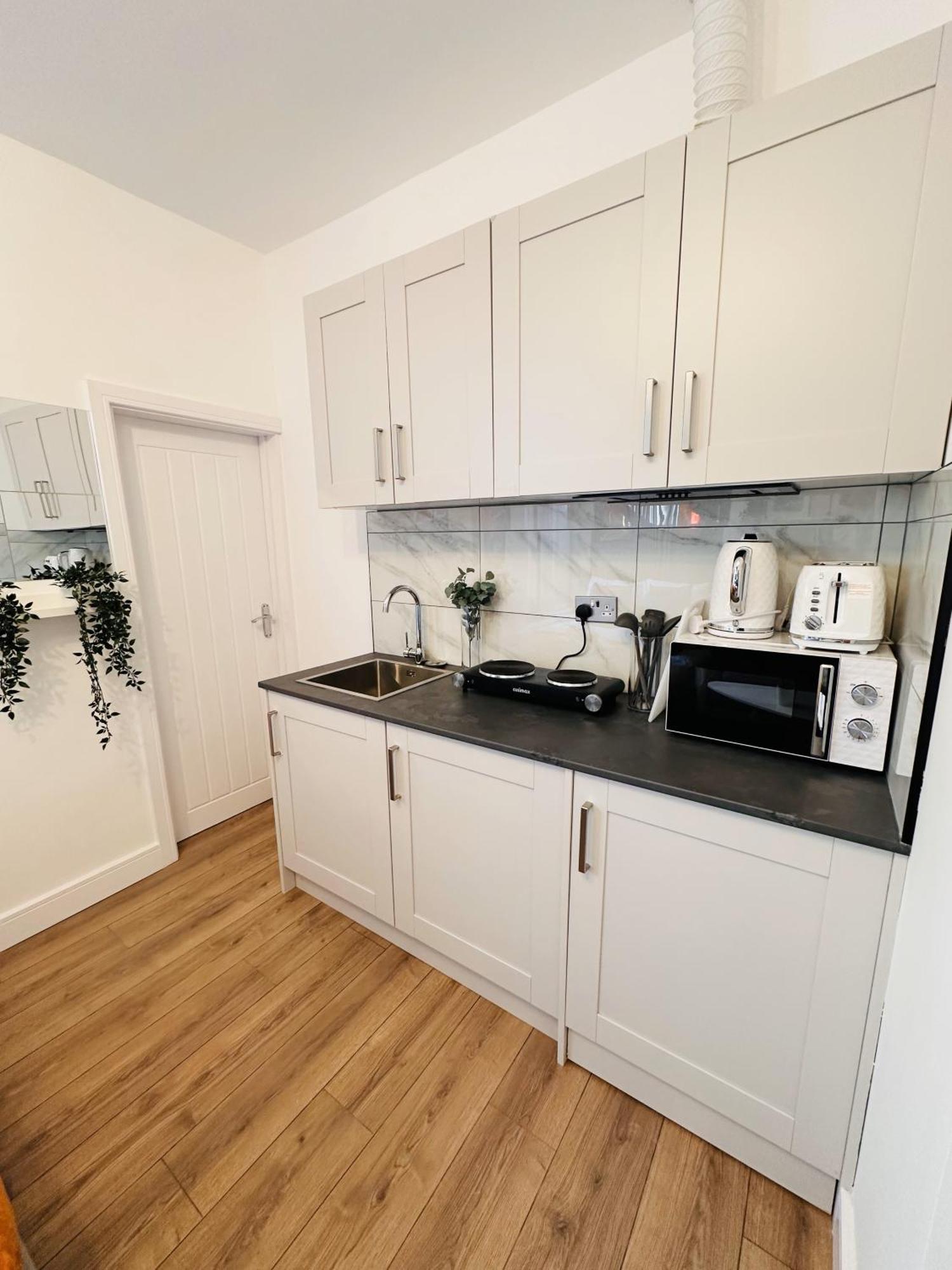 R4 Luxury Studio En-Suite Room In Harborne Lane By Queen Elizabeth Hospital Birmingham Bagian luar foto